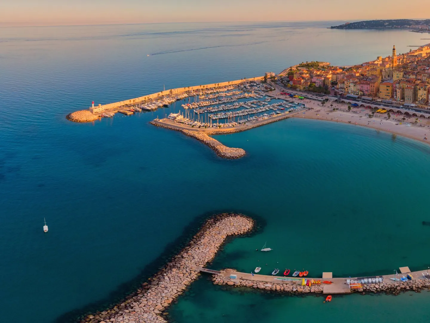 Le port et les plages de Menton